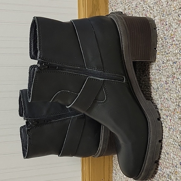 Lucky Brand Black Leather Soxton Side Zip Ankle Bootie Sz 9.5. chunky - Picture 4 of 7